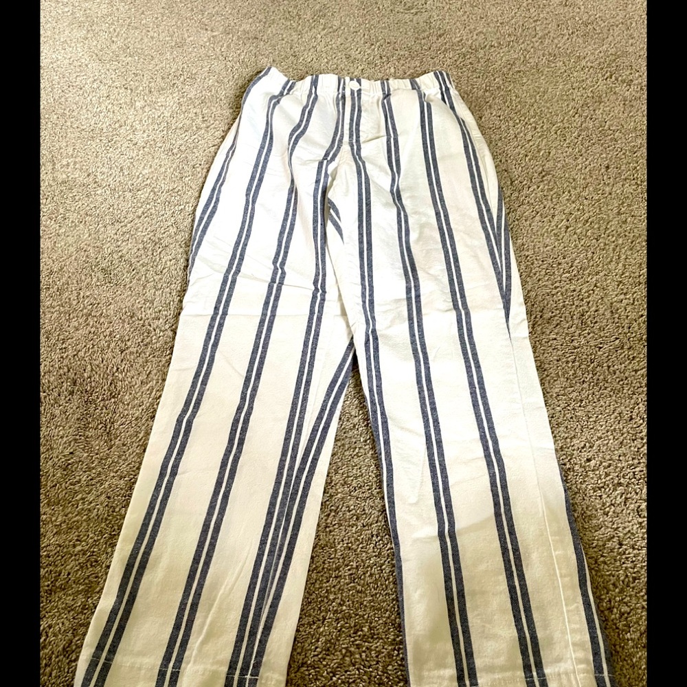 These are great pants in great condition! No signs of wear!